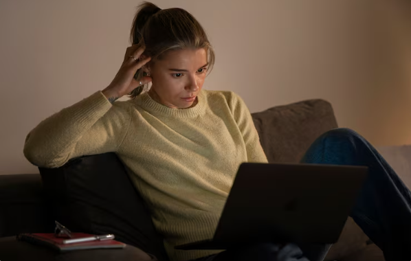 Doomscrolling and Anxiety: How Constant News Feeds Affect Your Brain